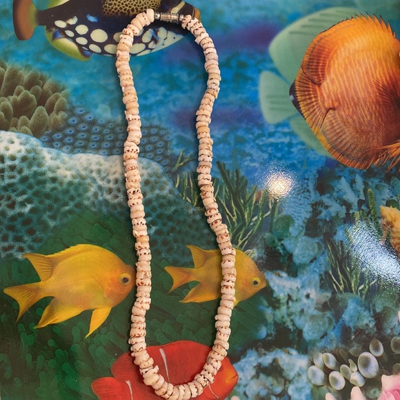 TIGER SPOTTED PUKA SHELL NECKLACE [ki-ele] - Picture 2 of 4